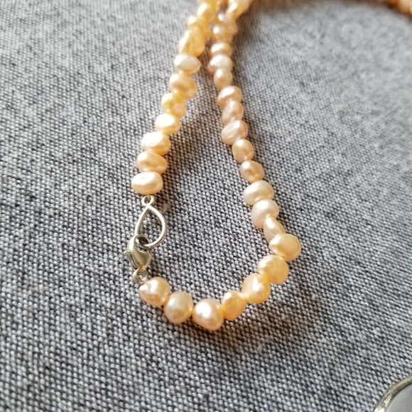 New Fresh water pearl Necklace with a sterling silver gemstone pendant and clasp - Picture 6 of 7